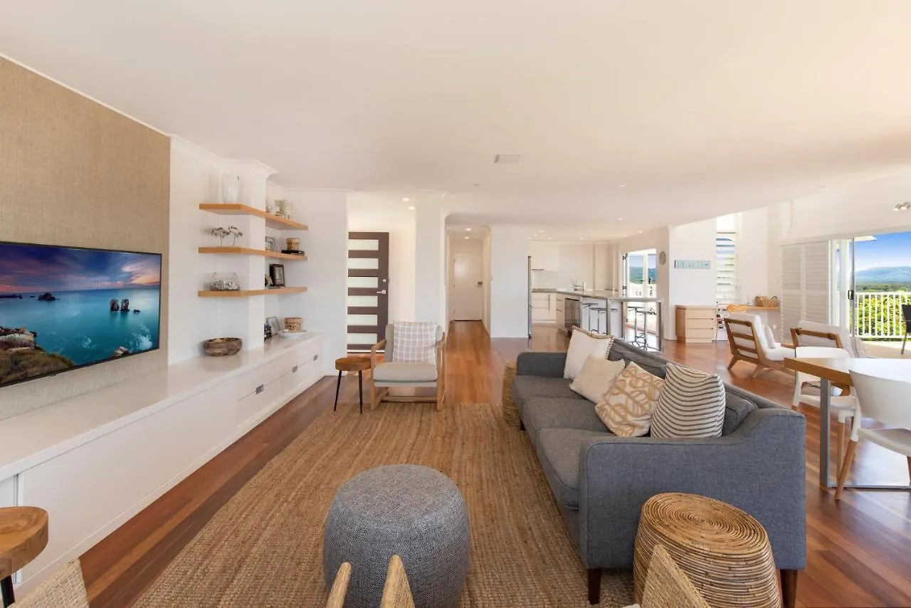 The White House - Spectacular Ocean Views, Wifi, Central Coolum Coolum Beach 0*,  Australia