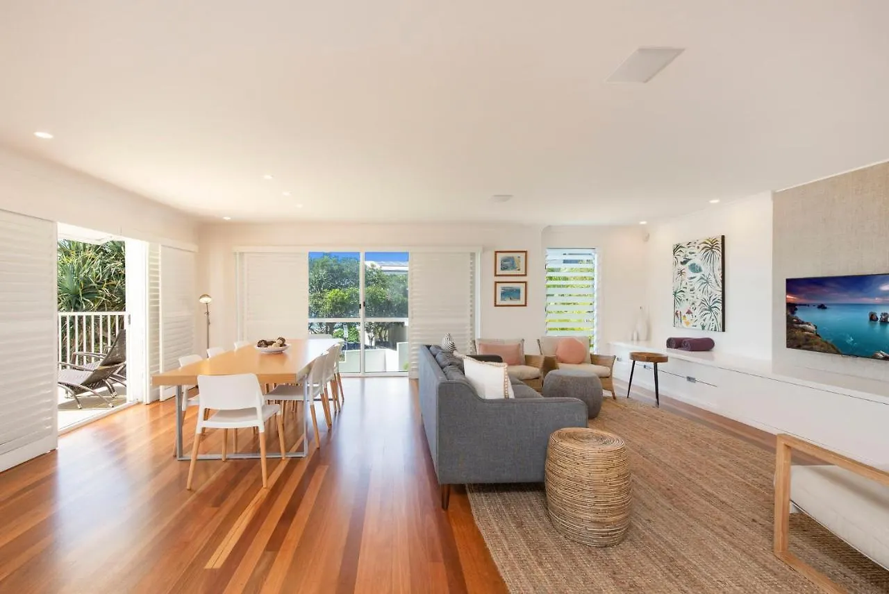 The White House - Spectacular Ocean Views, Wifi, Central Coolum Coolum Beach Holiday home