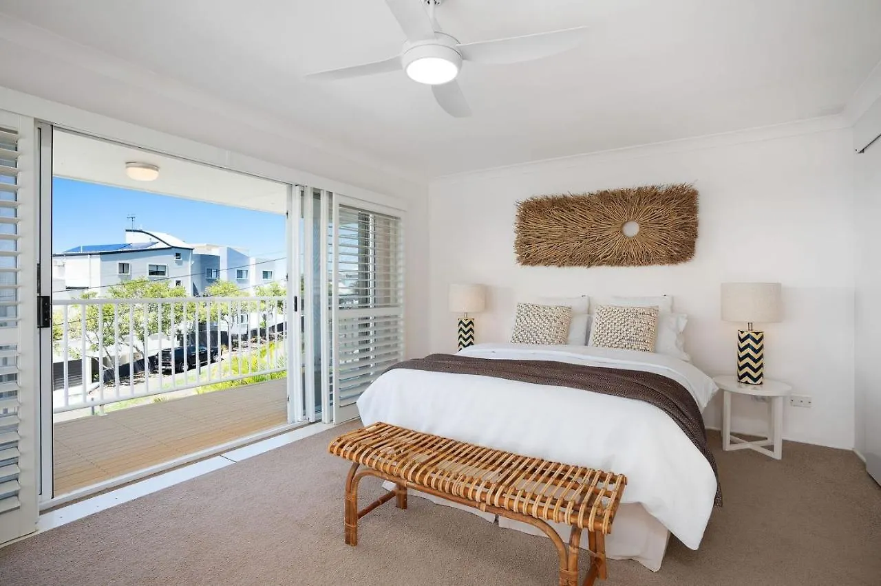 The White House - Spectacular Ocean Views, Wifi, Central Coolum Coolum Beach Holiday home