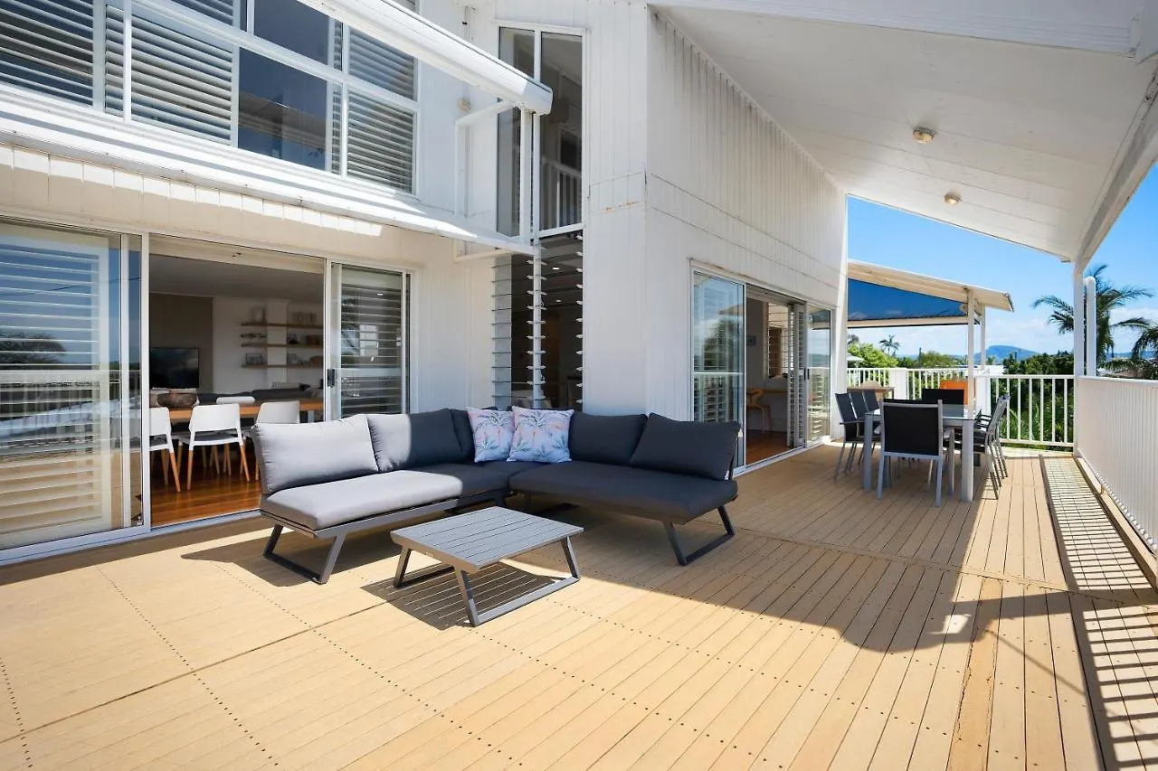 The White House - Spectacular Ocean Views, Wifi, Central Coolum Coolum Beach 0*,  Australia