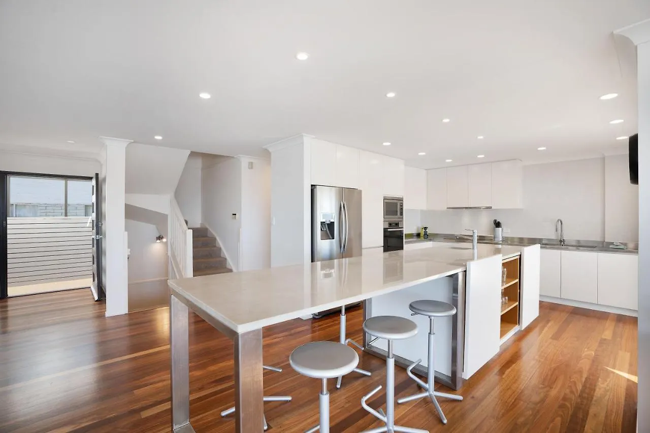 Holiday home The White House - Spectacular Ocean Views, Wifi, Central Coolum Coolum Beach